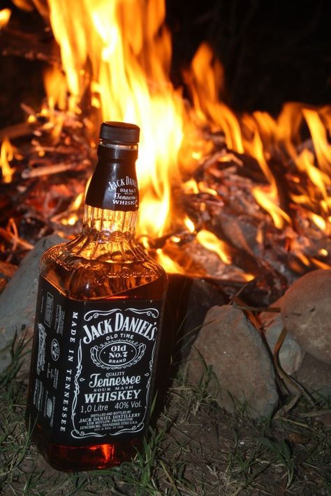 Drink Snap, Alcoholic Drinks Pictures, Daaru Party Pic, Jack And Coke, Pretty Alcoholic Drinks, Alcohol Party, Wallpaper Photo Gallery, Alcohol Aesthetic, Love And Peace