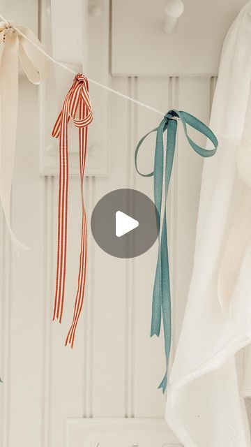 Heidi Samia | Eleanor Rose Home on Instagram: "I cannot say this adorable ribbon garland is my original idea. I saw a similar patriotic ribbon garland from my friend Stacie @stacie__taylor__moore and I was obsessed as soon as I saw it! Ribbon is one of my favorite materials to decorate with (especially seasonally) because of its versatility and ability to add a touch of elegance to just about anything with little to no effort. That includes this red, white, and blue garland! All you need is about 5 minutes of your time along with 5 supplies; cotton string, red ribbon, blue ribbon, cream/ivory or white ribbon and scissors. Tie the ribbon into bows on the string just like you would a shoelace to make this super simple garland. You can also use whatever ribbon you like (or have on hand) and h 4th Of July Ribbon Garland, 4th Of July Banners Ideas, Diy With Ribbon, Ribbon Garland Diy, Decorating With Ribbon, Simple Garland, Friends Decor, Woodstock Wedding, Summer Garland