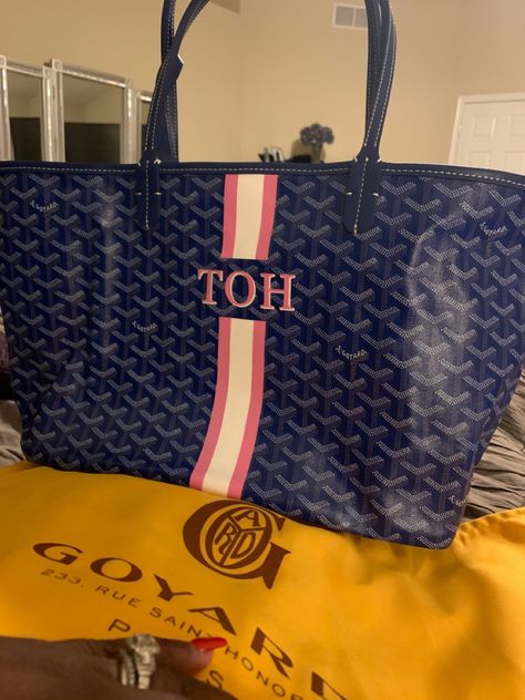 Goyard is an amazing brand Goyard Tote Monogram, Goyard Tote, Trending Handbags, Monogram Ideas, Monogram Initials, Best Brand, Dream Wardrobe, Quality Clothing, Purse Wallet