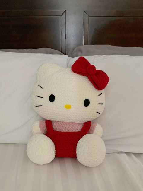 Hello Kitty Plushies Crochet, Crochet Patterns Hello Kitty, Crochet Hello Kitty Plush, Crochet Hello Kitty Pillow, Cute Crochet Ideas Animals, Hello Kitty Crochet Plushie, Crocheted Hello Kitty, Pusheen Crochet Pattern Free, Hello Kitty Knitting