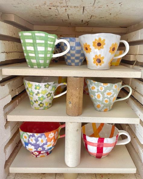 Colorful Cups, Colourful Ceramics, Colourful Pottery Painting, Pottery Coloring, Colourful Pottery, Paint Cups, Cup Handmade, Paint On Mug, Ceramics Cups