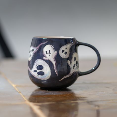 👻 Ghost Mug - The Ultimate Halloween Gift and Cute Coffee Cup! 🎃 Transform your coffee or tea ritual into a spooktacular experience with our Ghost Mug. This handmade ceramic mug is not just a vessel; it's a fun and playful addition to your Halloween celebrations. Perfect for anyone who loves a bit of whimsy in their daily routine. 🎁 Why You'll Love This Mug: Spooky and Adorable Design: Featuring a charming ghost pattern, this mug captures the fun of Halloween. Its cute yet spooky design makes Spooky Mugs Diy, Ghost Ceramic Mug, Halloween Pottery Painting Ideas, Halloween Pottery Painting, Halloween Mugs Coffee Cups, Pottery Designs Ideas, Mug Design Ideas, Cool Cups, Mug Pattern