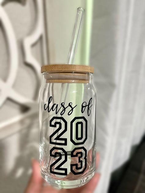 Graduation gift 2023 Graduation Glasses Ideas, Grad Cups, Graduation Cup, Graduation Cups, 2023 Graduate, Custom Graduation Gift, Graduation Crafts, College Survival, Clear Cups