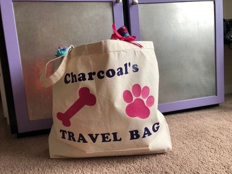 Pet parents know the need for travel bags to tote water bowl, water bottle, leash, toys, treats, etc. Dog Overnight Bag, Doggy Day Care, Pet Travel Bag, Dog Travel Bag, Vacation Bag, Dog Projects, Stuffed Animal Storage, Dog Bag, Day Care