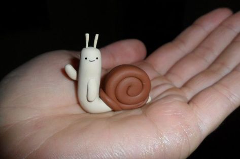 Adventure Time Snail, Sculpture Art Clay, Tanah Liat, Clay Diy Projects, Keramik Design, Cute Polymer Clay, Ceramics Pottery Art, Cute Clay, Clay Art Projects