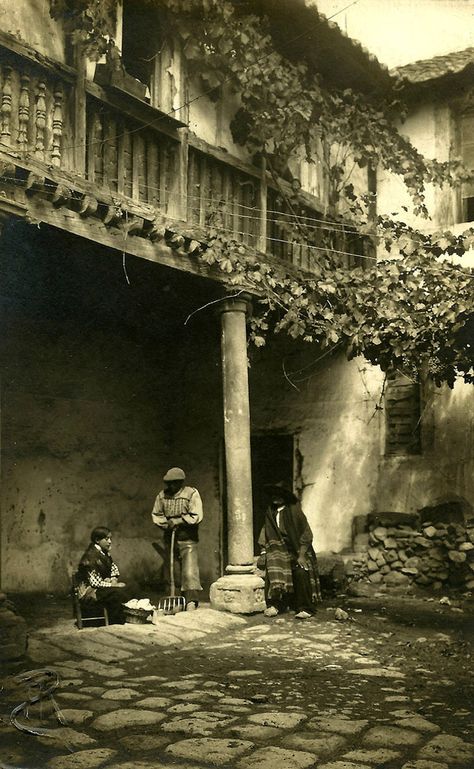 20th Century Aesthetic, Unique Window, Spanish Towns, Gothic Church, Medieval Life, Vintage Flare, Medieval Town, Spanish Style, Amazing Photos