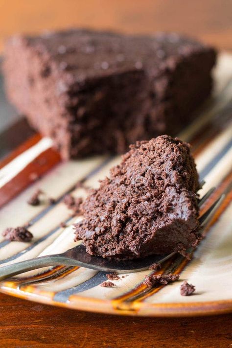 Chocolate Applesauce Cake Recipe, Cake With Applesauce, Recipe Using Applesauce, Applesauce Cake Recipe, Healthy Chocolate Cake, Brownie Recipes Healthy, Chocolate Apples, Loaf Cakes, Apple Sauce Recipes