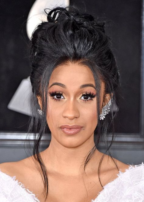 Cardi B Hairstyles, Short Cropped Hair, Cardi B Pics, Magical Hair, Cardi B Photos, Female Movie Stars, Long Hair Trends, Bouffant Hair, The Grammys