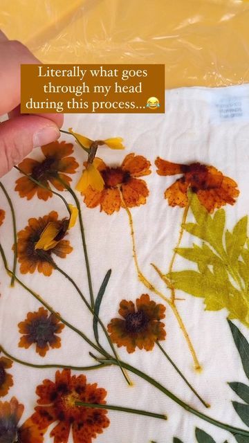 Lauren Wheeler on Instagram: "🙈Reveal reel! 🌼The best part of making naturally dyed textiles is peeling off the spent flowers to reveal what lies beneath: an exact shape and print of the flower and its natural dye lovingly released onto the fabric. Every flower makes its own individual print as every flower is slightly different from one another. Its life is captured indefinitely on fabric- it continues to bloom forever. Which flower is your favorite? #naturaldyeing #botanicalart #ecoprint # Flower Staining Fabric, Floral Dye Fabric, Using Flowers To Dye Fabric, Flower Dyed Fabric, Red Dye 40, Natural Dye Flower Print, Natural Flower Print Fabric, Dye Flowers, Edible Paper