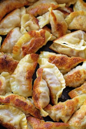 ► Beef Pot Stickers Recipe: ground beef, carrot, onion, garlic, pepper, cornstarch, soy sauce, sesame oil, wonton wrappers and vegetable oil Pot Stickers Recipe, Potstickers Recipe, Pot Sticker, Wonton Recipes, Pot Stickers, Wontons, Asian Foods, Chinese Recipes, Asian Cooking