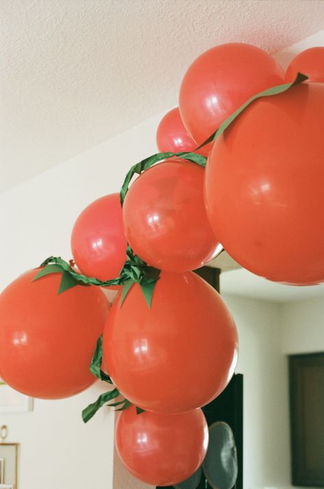 Italian Themed Party Outfit, Tomato Birthday Party, Pasta Themed Baby Shower Ideas, Tomato Themed Birthday Party, Tomato Party Decorations, Italian Bday Party, Tomato Decoration Ideas, Pasta Themed Birthday Party, Pasta Baby Shower Theme