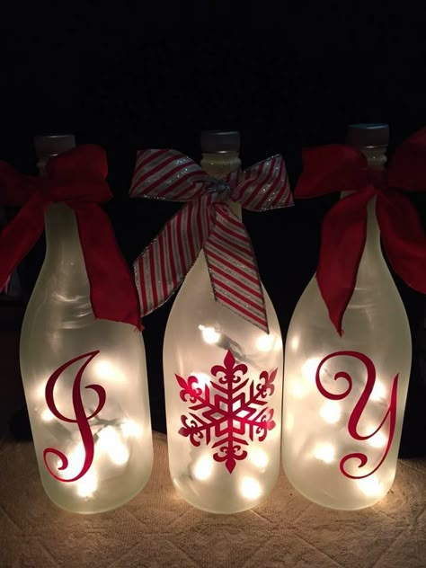 Light Up Wine Bottles Christmas, Lighted Wine Bottles Ideas, Diy Wine Bottle Crafts With Lights, Decorated Glass Bottles, Lighted Wine Bottles Christmas, Frosted Wine Bottles Diy Craft Ideas, Christmas Bottle Ideas, Wine Bottles Ideas, Frosted Wine Bottles