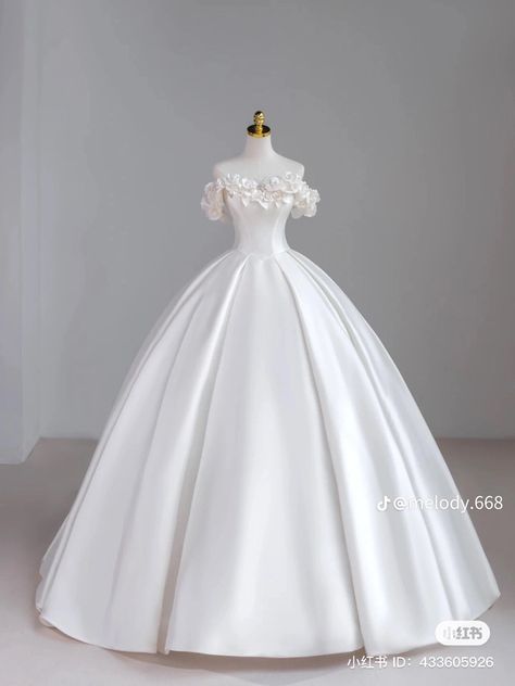 White Debutante Ball Gown, Poofy Wedding Dress, Debutante Dresses, White Ball Gowns, Classy Wedding Dress, Deb Dresses, Pretty Wedding Dresses, Wedding Wine, Fashion Drawing Dresses