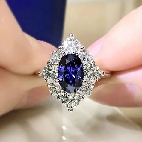 #mycollections #fashion #jewellery #rings #weddingrings #diamondengagementrings #goldring #diamondring #bluediamond Classic Diamond Ring, Treasure Jewelry, Rings Women, Elegant Engagement Rings, Classic Engagement, Zirconia Rings, Retro Accessories, Big Diamond, Luxury Rings