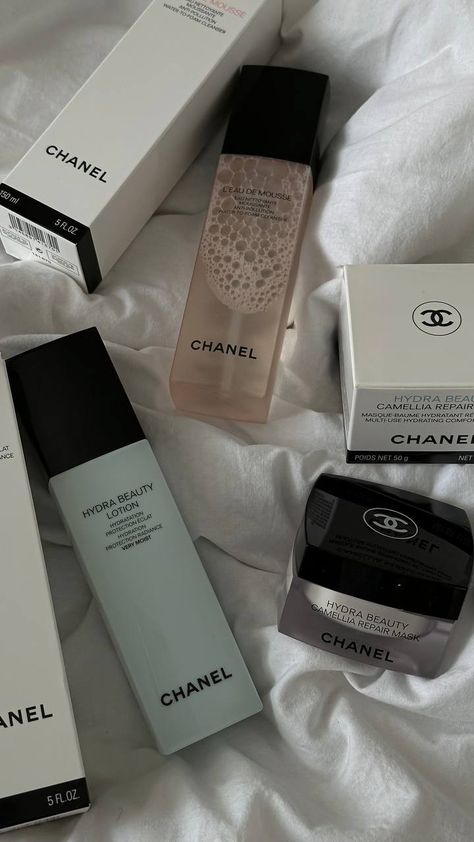 Chanel Skincare Aesthetic, Chanel Skincare, Fenty Skin, Bff Hands Aesthetic, Diy Skin Care Routine, Beauty Routine Tips, Perfect Skin Care Routine, Chanel Beauty, Chanel Makeup