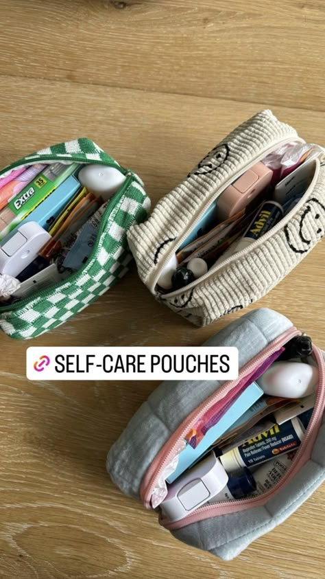 School Selfcare Bag, Back To School Everyday Bag With Zipper Pouch, Trendy Back-to-school Zipper Pouch Bag, What’s In My Mini Tote Bag, What’s Inside My Purse Aesthetic, Rose Iphone Case, Everyday Bag Essentials, Action Pose Reference, School Bag Essentials