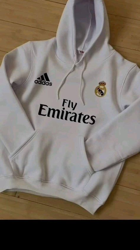 Real Madrid Hoodie, Madrid Outfits, Real Madrid Shirt, Photographie Indie, Real Madrid Team, Real Madrid Football, North Face Puffer Jacket, Soccer Outfits, Stylish Hoodies