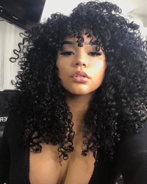 Curly  Hair👑 on Instagram: “Beauty 😍😍😍 . . #curlynaturalhair #curlygirlmethod #curls#curly #curlybaby #curlyhair #curlybarbie #curlynatural #curlygirl #curlygirls…” Dark Inspiration, Curly Hair Photos, Hair Trim, Diy Hair Care, Curly Hair Inspiration, Beautiful Curls, Scene Hair, Curly Hair Care, Hair Photo