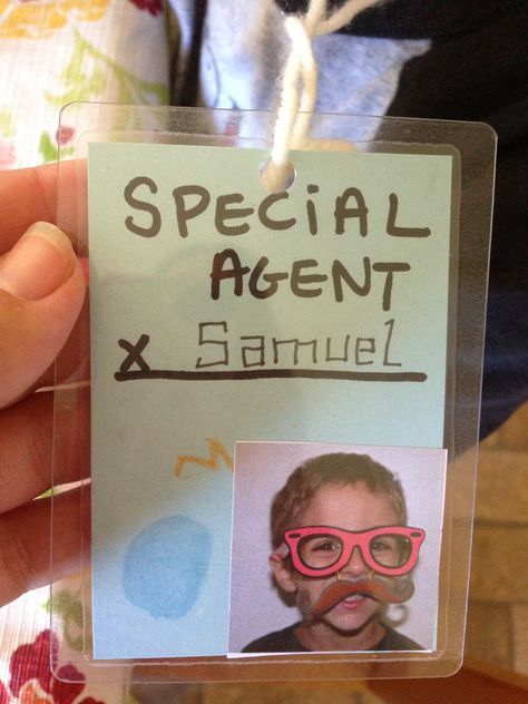 Spy party craft-- agent identification tags.  Include picture and thumbprint. Use self-seal laminating pockets (found mine at Target) Secret Agent Preschool Activities, Laminator Crafts, Kids Events Ideas, Rally Idea, Detective Theme, Sunday School Projects, Spy Party, Preschool Units, Bible School Crafts