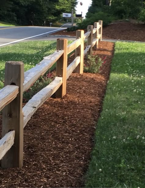 Fence Lined Driveway, Farm Fence Landscaping, Ranch Yard Landscaping, Country Curb Appeal Front Yards, Country Fencing Ideas, Landscaping For Wooded Yard, Fence Along Road, Fence At Driveway Entrance, Roadside Landscaping Ideas