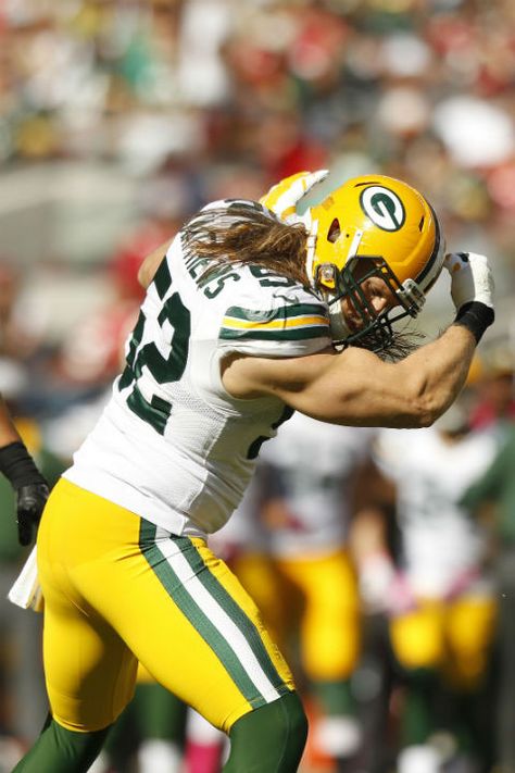 Clay Matthews Stuck It to Colin Kaepernick -- Clay Matthews had a message for Colin Kaepernick on Sunday. He told him he's no Russell Wilson and then stole his celebration move. Suck it, Colin! Nfl Jokes, Green Bay Packers Crafts, Green Bay Packers Baby, Packers Baby, Go Packers, Clay Matthews, Green Bay Packers Fans, Green Bay Packers Football, Packers Football