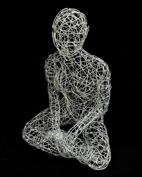 #wireart #wiresculpture #wiregirl #wire #art #artist #wire #sculpture #sculptor #sitting #artist #steel #simonewojciechowski Metal Wire Sculpture, Wire Figures, Chicken Wire Sculpture, Chicken Wire Crafts, 3d Art Sculpture, Pen Art Work, Wire Sculptures, Wire Art Sculpture, Sculpture Head