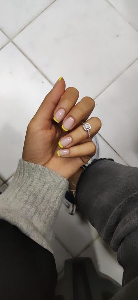 French Nails With Yellow Tips, Yellow Tipped Nails, Yellow French Nails Tips, Yellow Tips Nails, Short French Nails Color, French Nails Yellow, Yellow French Manicure, Yellow Nails Short, Yellow French Nails