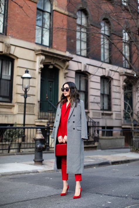 Wendy's Lookbook, Woman In Red, Gray Coat, Woman Suit Fashion, Grey Coat, Looks Chic, Professional Outfits, Suit Fashion, Looks Style