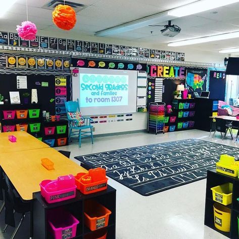 TeachersFollowTeachers on Instagram: “Y’all I had to pick my jaw up off the ground when I saw @createandeducate’s classroom!” Black And Colorful Classroom, Sped Classroom Setup Elementary, Working At A Daycare, Black Classroom, Kindergarten Classroom Setup, Classroom Set Up Ideas, Classroom Must Haves, Classroom Arrangement, Classroom Goals