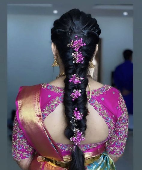 Engagement Braided Hairstyles, Messi Hairstyles For Wedding Indian, Hairstyles For Saree Indian, Latest Bridal Hairstyles, South Indian Bridal Hairstyles, Messy Braided Hairstyles, Bridal Hairstyle Indian Wedding, Hair Style On Saree, Latest Bridal Blouse Designs