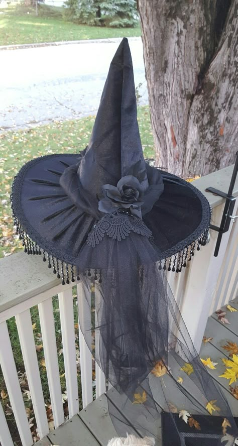 Witch hat with feathers, beads, lace, silk flowers and tulle Accessories For Witch Costume, Tulle Witch Hat, Cool Witch Hat, Witch Hat With Veil, Decorated Witch Hat Ideas, Witch Hat Ideas Diy, Decorating Witches Hats, Decorated Witches Hats Diy, Fancy Witch Hat