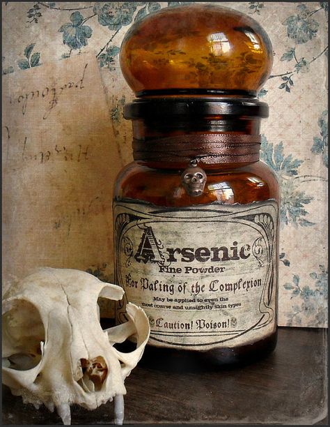 Vintage Amber Bottle with Arsenic Label Antique Medicine Bottles, Old Medicine Bottles, Etiquette Vintage, Halloween Bottles, Amber Bottles, Vintage Medical, Apothecary Bottles, Medicine Bottles, Antique Bottles