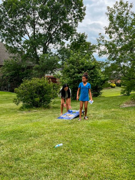 Cornhole Aesthetic, Outdoor Games Aesthetic, Lawn Games Aesthetic, Family Cookout Aesthetic, Teenage Pool Party Aesthetic, Playing Frisbee Aesthetic, Party Backyard, Clubbing Aesthetic, Backyard Party