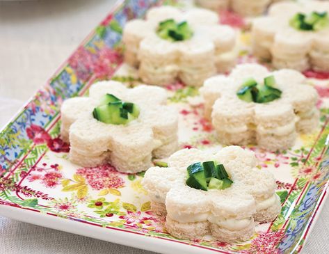 A platter of these flower-shaped Cucumber-Boursin Tea Sandwiches fit perfectly into a summery afternoon tea menu. We recommend serving them with a pot of Plum Deluxe’s "Comfort Blend Black Tea." Find the recipe at https://bit.ly/3AnMk7N Tea Sandwich Tray, Cucumber Boursin Tea Sandwiches, Simple Bridal Shower Food, Tea Party Sandwiches Recipes, Tea Sandwich, Tea Party Sandwiches, Tea Sandwiches Recipes, English Tea Party, Afternoon Tea Recipes