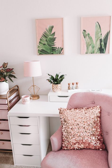 MODERN BOHEMIAN CHIC HOME OFFICE REVEAL Girlboss Office, Pink Home Offices, Office Work Space, Pink Home Office, Chic Home Office, Bohemian Chic Home, Work Desk Decor, Chic Office Decor, Feminine Office