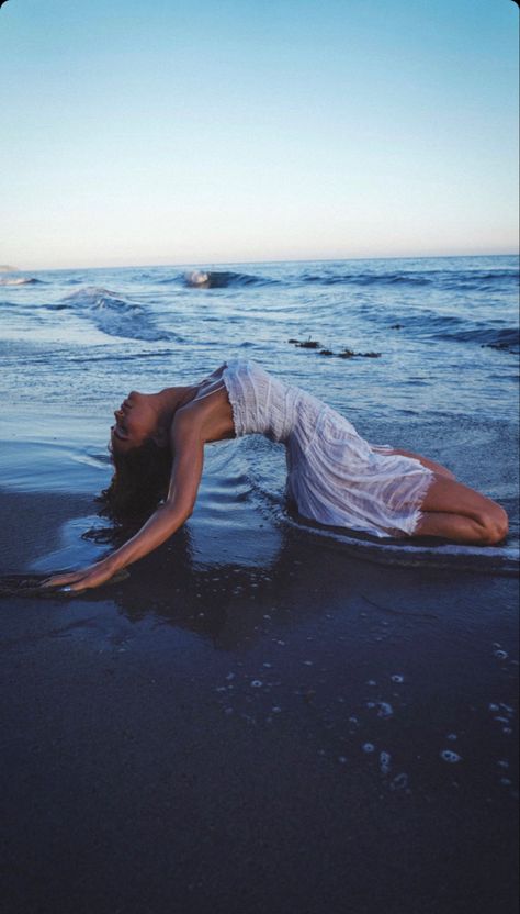 Summer Shoots Ideas, Beach Rain Photoshoot, Beach Water Poses, Swimsuit Beach Photoshoot, Beach Birthday Photoshoot Women, Wet Look Photoshoot Inspiration, Creative Outdoor Photoshoot Ideas, Beach Photoshoot Ideas Model, Moody Beach Photoshoot