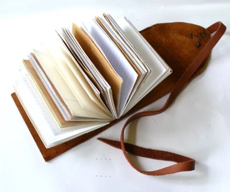 Diy Leather Journal Cover, Diy Leather Journal, Journal Binding, Homemade Journal, Leather Book Covers, Leather Folder, Leather Bound Journal, Handmade Leather Journal, Diy Notebook