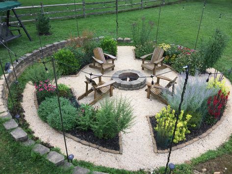 Circular Garden, Landscaping Florida, Outdoor Fire Pit Designs, Fire Pit Landscaping, Garden Fire Pit, Front Porch Ideas, Backyard Fire, Backyard Garden Design, Fire Pit Backyard