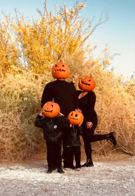 Pumpkin Patch Family Picture, October Pictures Fall Family, Fall Pictures Ideas For Family, Family October Pictures, Holiday Pics Family, Halloween Pictures Ideas For Kids, Halloween Theme Family Photos, Fall Family Photos Pumpkin Head, Halloween Photoshoot Family Of 3