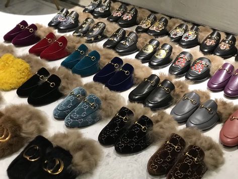 Gucci woman mule slippers half loafers fur flats Gucci Fur Loafers, Slippers With Fur, Gucci Slippers, Fur Loafers, Fur Coat Men, Half Shoes, Gucci Slides, Mens Fashion Blazer, Outfit Grid