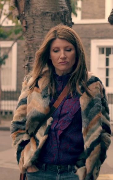 Sharon Horgan on Catastrophe: Season 3, episode 3. Patchwork chevron fur coat, purple and blue blouse, jeans, grey booties, cross body bag Catastrophe Sharon Style, Sharon Horgan Style, Sharon Horgan, Carol Kirkwood, Great Mom, Quirky Style, Grey Booties, Expensive Clothes, Thrifted Outfits