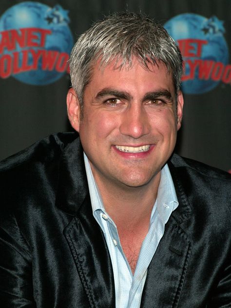 HAPPY 42nd BIRTHDAY to TAYLOR HICKS!! 10 / 7 / 2018 American singer who won the fifth season of American Idol. Hicks got his start as a professional musician in his late teens and performed around the Southeastern United States for well over the span of a decade, during which he also released two independent albums. Upon winning Idol, he was signed to Arista Records, under which his self-titled major label debut was released on December 12, 2006. King Combs And Breah Hicks, Caley Hicks, Taylor Hawkins Wife, Taylor Hawkins Drumming, Taylor Hicks, Happy 42nd Birthday, The Fifth Season, 42nd Birthday, December 12