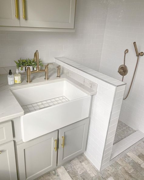 Mudroom With Sink Ideas, Mudroom With Sink, Mud Room Sink, Georgia Farmhouse, Shoes Cleaning, Laundry Room/mud Room, Cleaning Towels, Drop Zone, South Georgia