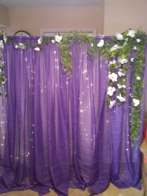 Tangled Photo Backdrop, Tangled Backdrop Ideas, Tangled Theme Backdrop, Tangled Prom Decorations, Repunzal Themed Sweet 16, Tangled Prom Theme Decoration, Tangled Photo Booth, Violet Twilight Prom Theme, Purple Photo Backdrop