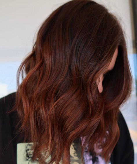 60 Auburn Hair Colors to Emphasize Your Individuality Short Hair Auburn Balayage, Auburn Ombre Balayage, Auburn Balayage Short Hair, Auburn Chocolate Brown Hair, Chocolate Auburn Hair Color, Brunette Auburn Balayage, Auburn Hair Color Balayage, Auburn Hair Colors, Chocolate Auburn Hair