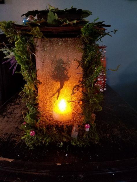 Fairy In Lantern, Diy Fairy Lantern, Fairy Lanterns Diy, Neverland Decor, Folklore Wedding, Arts References, Tavern Decor, Fairy Lantern, Renn Faire