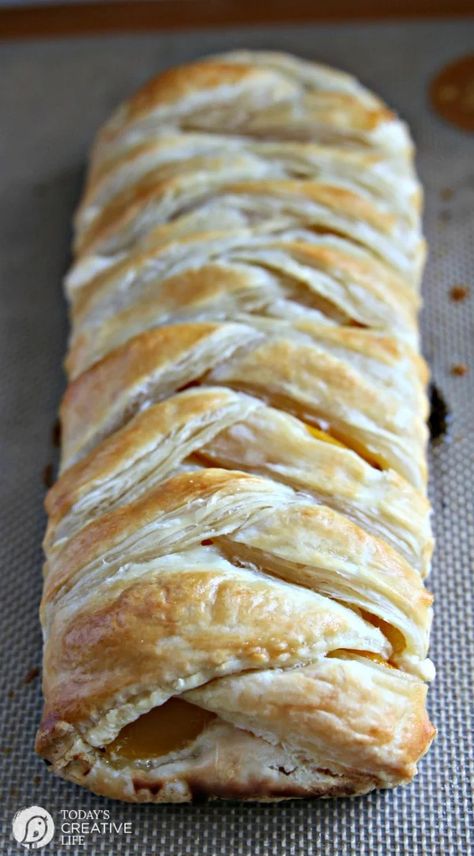 A puff pastry braid makes a delicious and impressive sweet treat for brunch or dessert. If you ever want to feel like a French pastry chef, then make this Puff Pastry Braid recipe. Puff Pastry Braid, Pastry Braid, Pastry Recipes Dessert, Cream Cheese Puff Pastry, Puff Pastry Recipes Dessert, Puffed Pastry, Pastries Recipes Dessert, Puff Pastry Filling, Pastry Appetizer