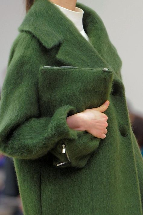 Celine Fall 2013 RTW Collection - or as I like to call it, the Oscar the Grouch jacket that looks absolutely like the coziest jacket on the planet. Style Vert, Simple Green, Green Coat, Looks Style, Mode Inspiration, Style Outfits, Green Fashion, Fashion Details, Shades Of Green