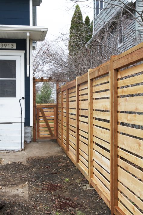 Trellis Gate, Diy Privacy Fence, Small Pergola, Wood Fence Design, Privacy Fence Designs, Pallet Fence, Horizontal Fence, Backyard Privacy, Diy Fence