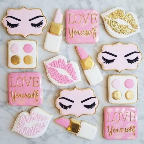 Makeup Party Cake, Make Up Cookies Decorated, Botox Cookies, Cookie Makeup, Makeup Party Ideas, Beauty Cookies, Makeup Cookies, Spa Cookies, Girly Cookies